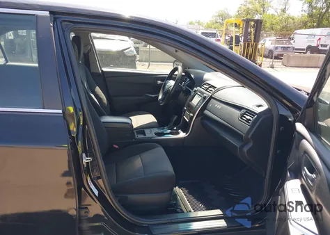 2015 Toyota Camry Hybrid Le z USA, uszkodzony, nr VIN 4T1BD1FK0FU171937